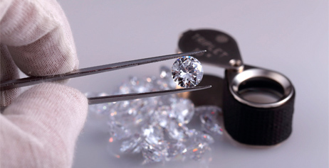 Laboratory-grown & natural diamonds