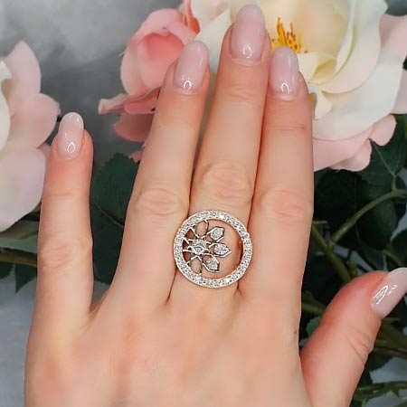 Compass Ring with grown 1.37 ct diamonds