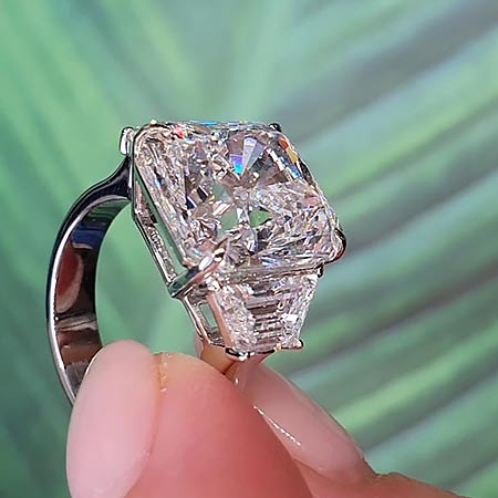 Diamond ring with Radiant and Cadillac 9.81 ct