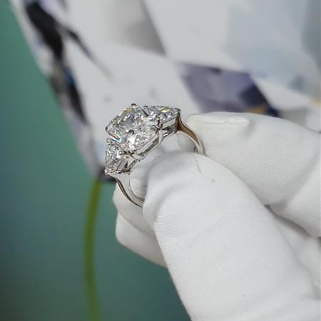 Diamond Ring with Radiant and diamonds 5.74 ct