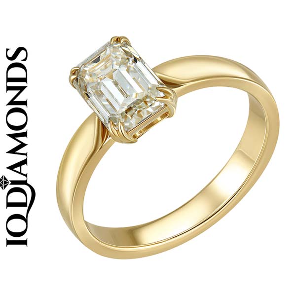 IQ Diamonds engagement ring made of yellow gold, grown in a laboratory of 1.14 carats, 222,697 rubles.